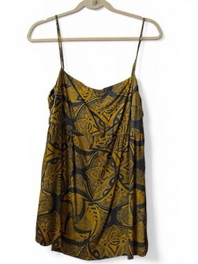 MANUHEALII tank top 
size large 
100% rayon